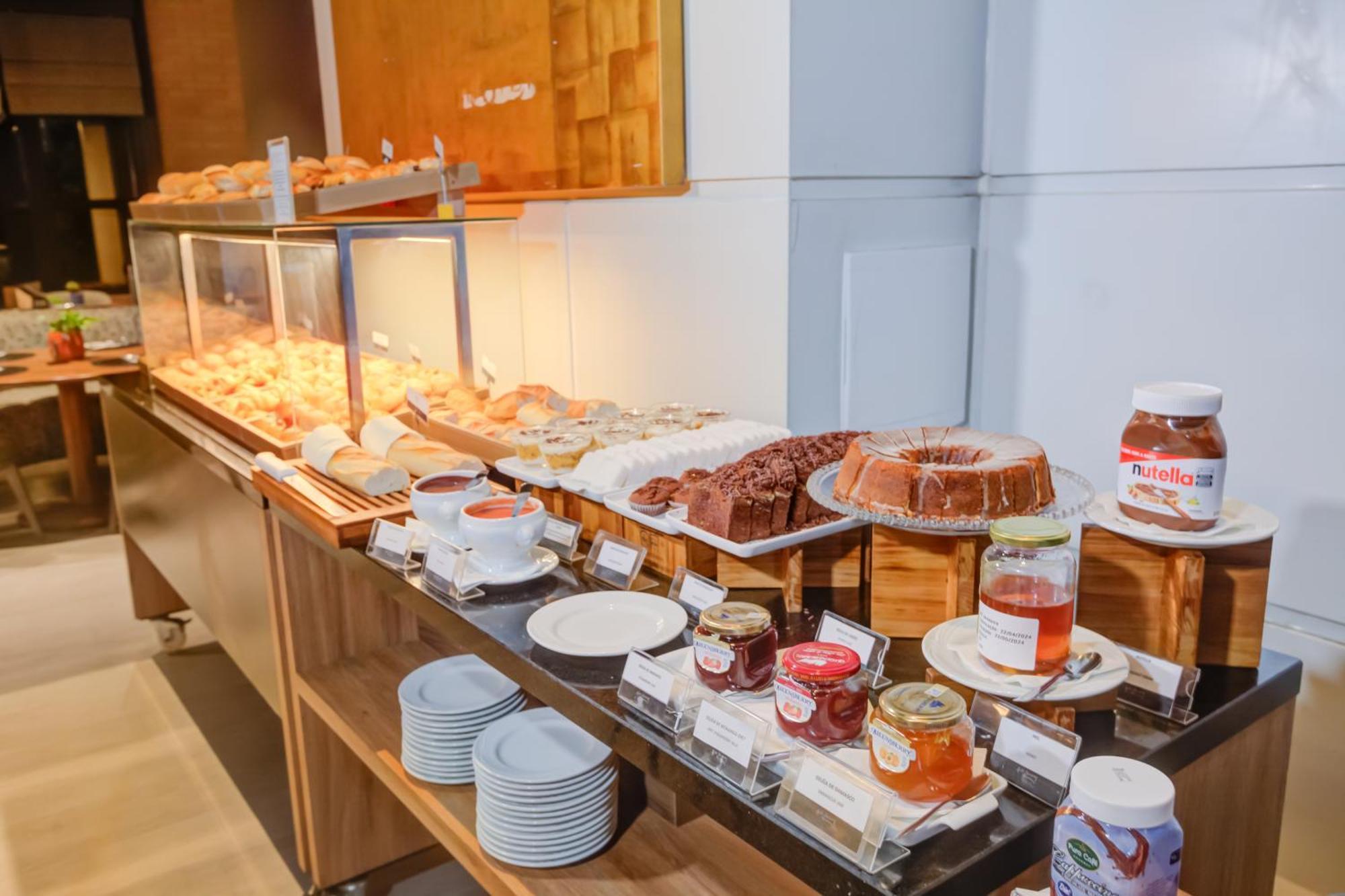 Готель Radisson Sao Paulo Paulista Екстер'єр фото A buffet at a hotel
