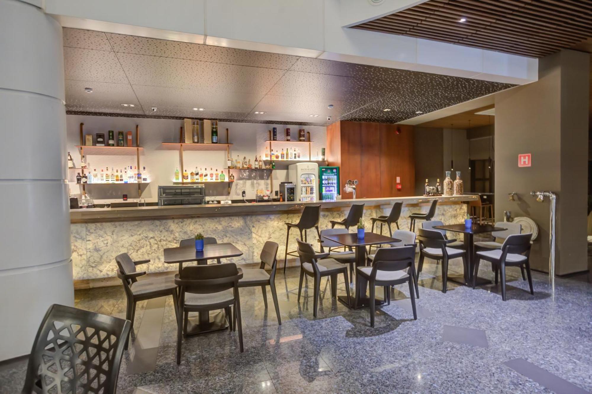 Готель Radisson Sao Paulo Paulista Екстер'єр фото The lounge at Newark Airport