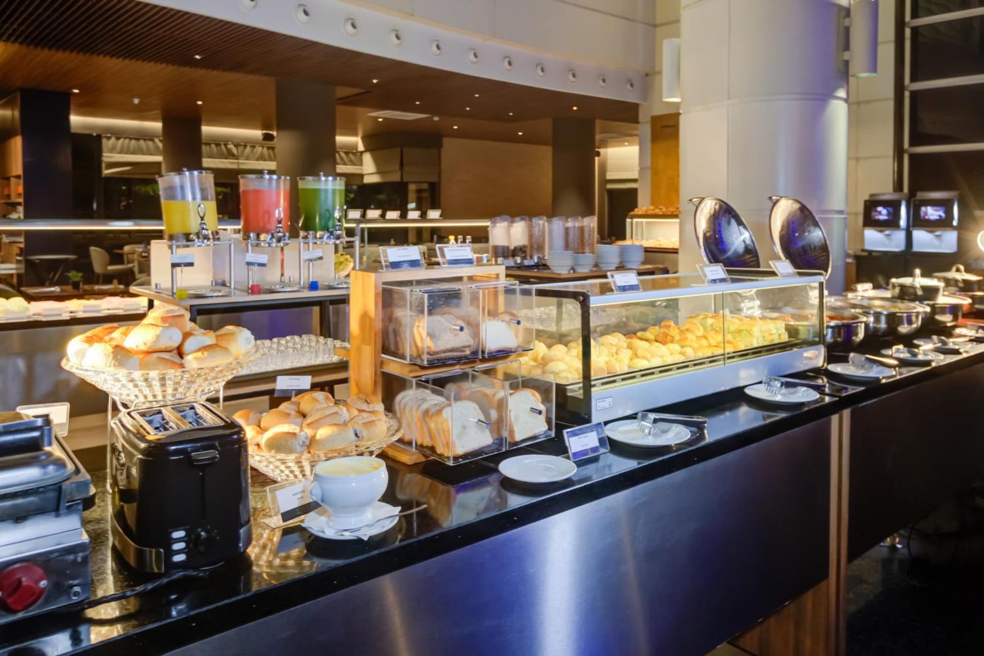 Готель Radisson Sao Paulo Paulista Екстер'єр фото A buffet at a hotel