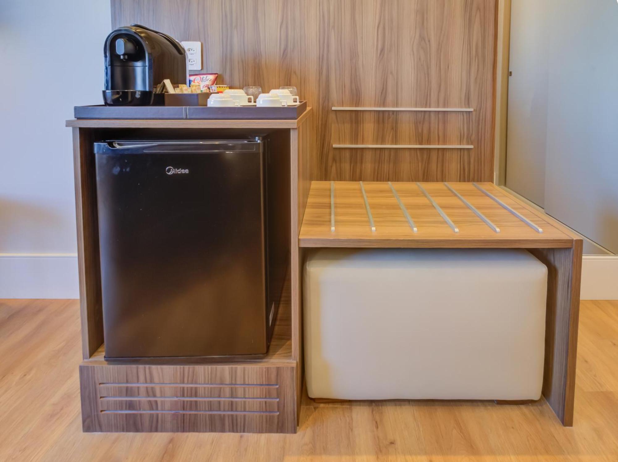 Готель Radisson Sao Paulo Paulista Екстер'єр фото A small refrigerator in a hotel room