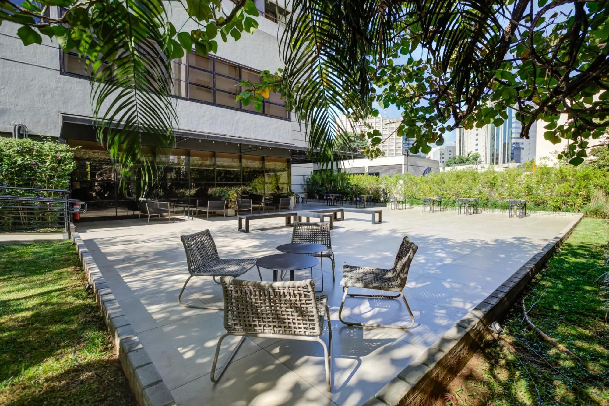 Готель Radisson Sao Paulo Paulista Екстер'єр фото The courtyard of the library